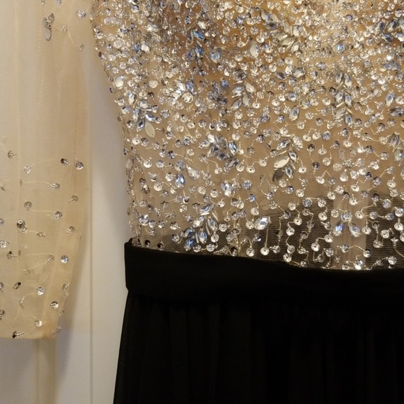 Size small formal dress - Picture 4 of 4